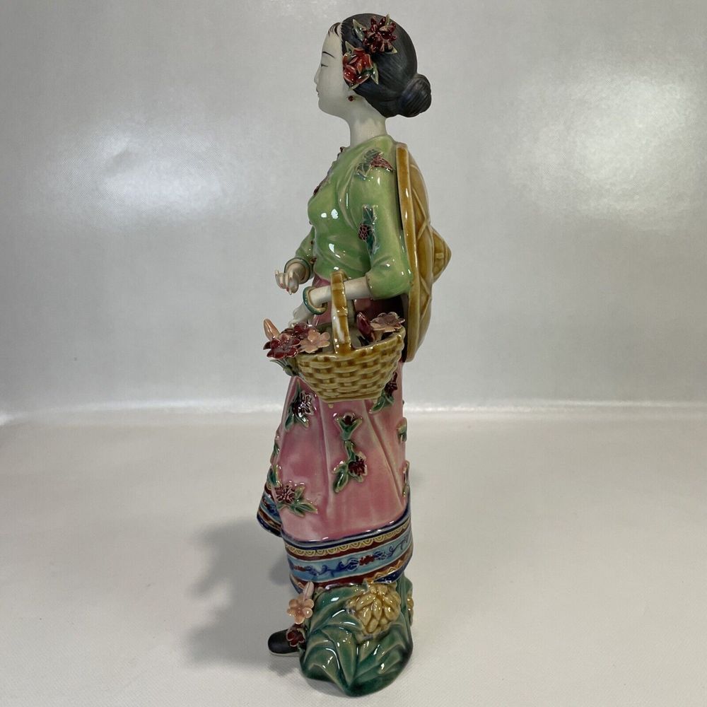 12" Chinese Wucai‎ Porcelain Pottery Belle Girl Lady Basket Flower Figurine Read - Picture 7 of 11